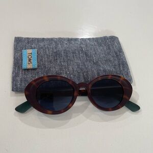 TOMS sunglasses *with case*